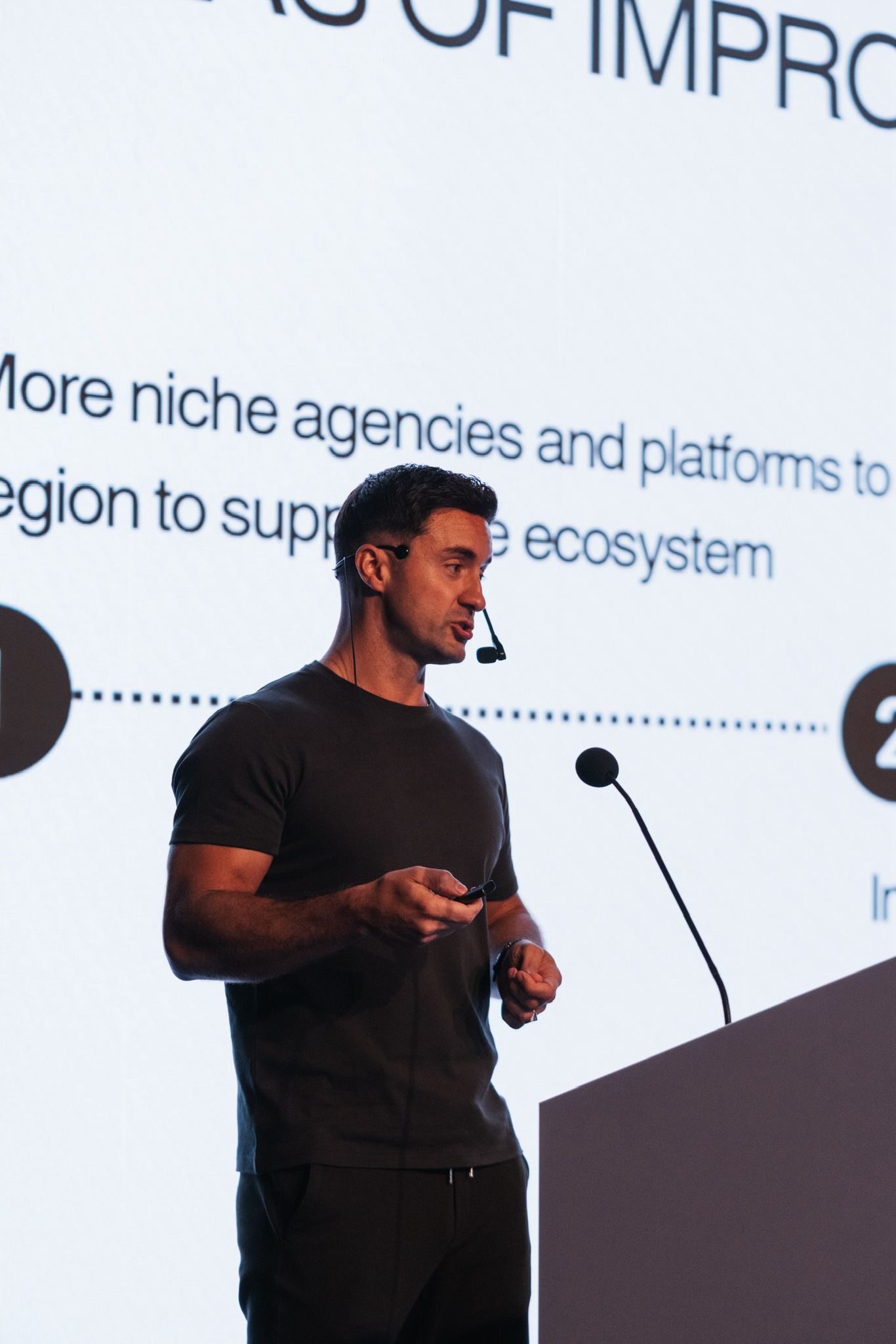 Influencer marketing presentation on stage discussing niche agencies and platforms
